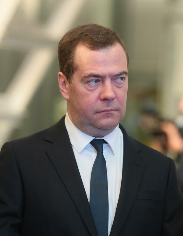 Медведев намерен обсудить неэффективные расходы бюджета
