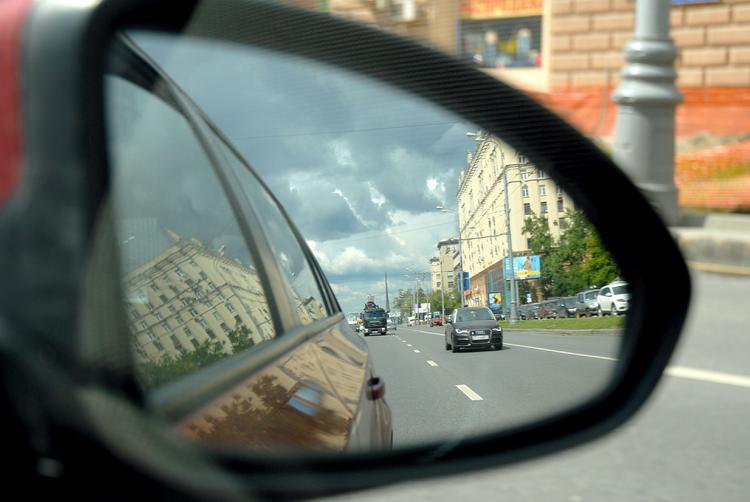 В минувшем году продажи легковых автомобилей в Москве упали на 42%