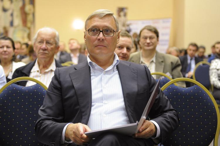 Касьянов испугался "неудобных" вопросов и на шесть часов заперся в гардеробе