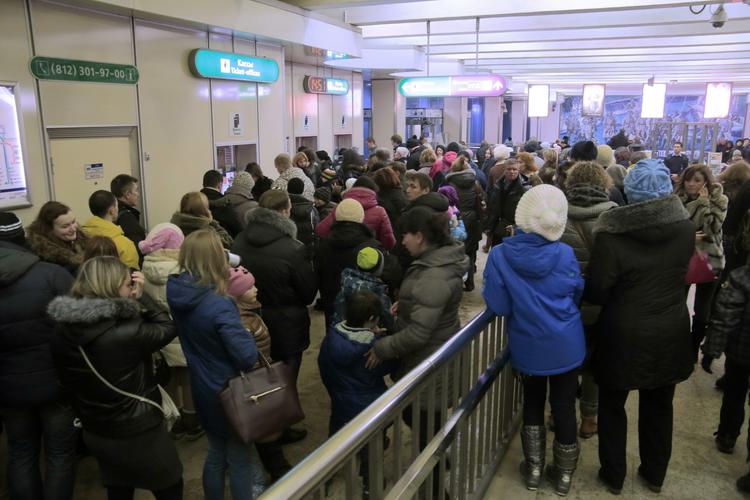 В Санкт-Петербурге из-за подозрительного предмета закрыли станцию метро