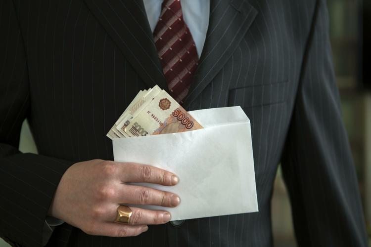 В прошлом году штрафы за взятки в России достигли 1,7 млрд рублей