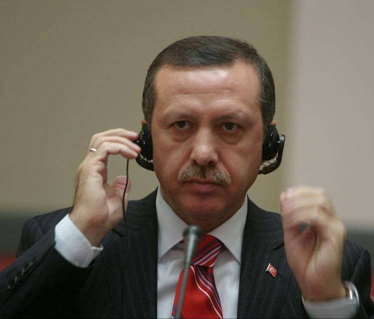 Эрдоган обвинил Россию и Сирию в помощи курдам