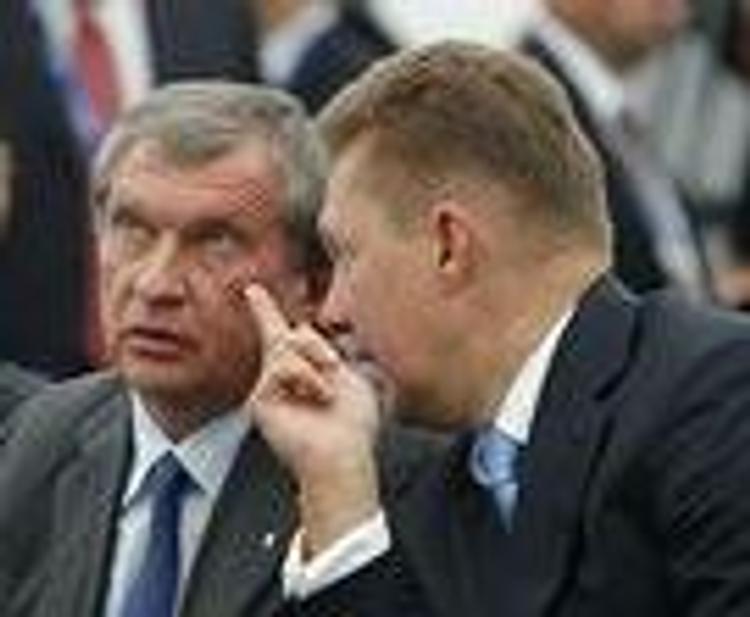 Сечин и Миллер просят Медведева вывести их сделки из-под закона "О госзакупках"