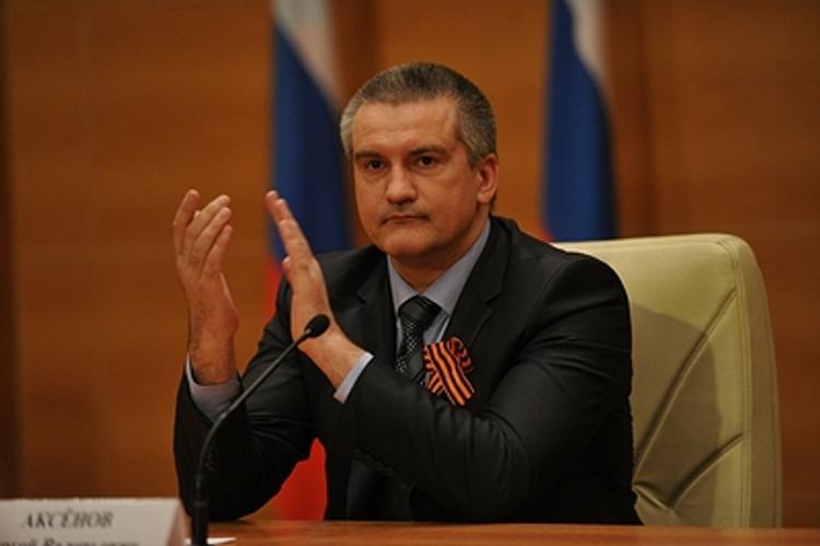 Аксёнов пообещал защитить крымчан от коллекторов