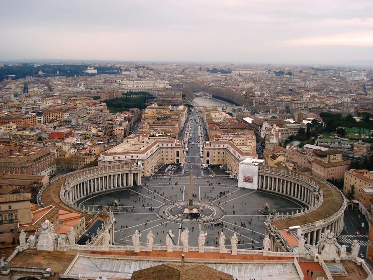 Папа Римский встретился с основателем Instagram и получил неожиданный подарок