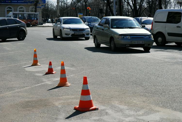 На Рублевском шоссе в Москве произошло столкновения автомобиля и автобуса