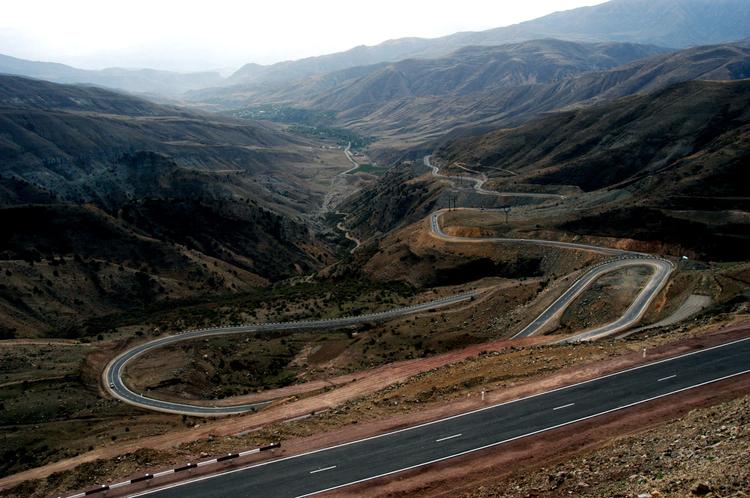 После камнепада открыли Транскавказскую магистраль
