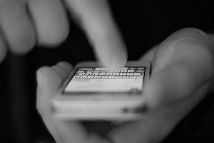 Власти Брюсселя рекомендуют писать SMS, так как мобильная связь нарушена