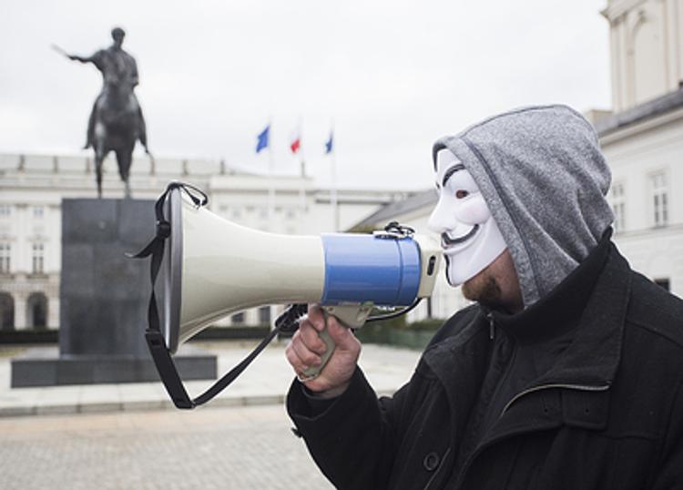 Анонимусы обещают отомстить ИГИЛ за Брюссель (ВИДЕО)