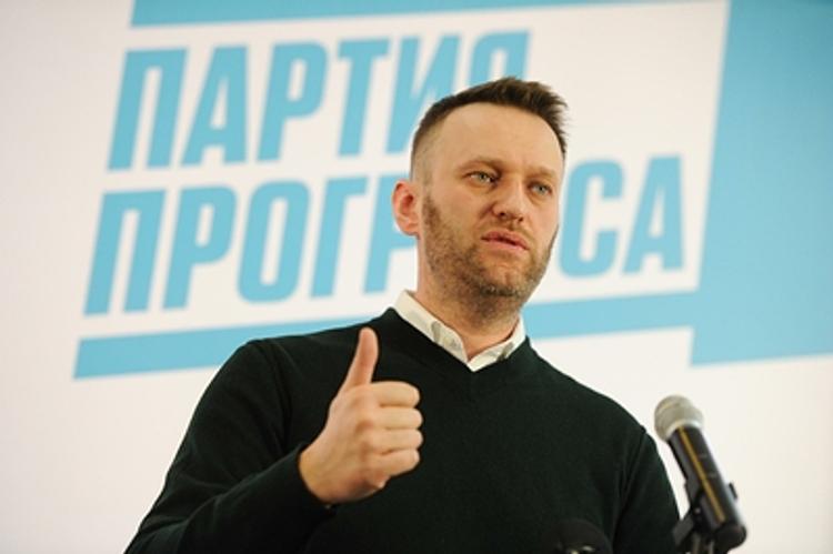 Навальный рад, что не догнал "клоунов", кинувших в него пирожными