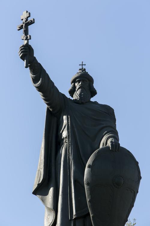 Памятник князю Владимиру не успевают поставить к 1 мая