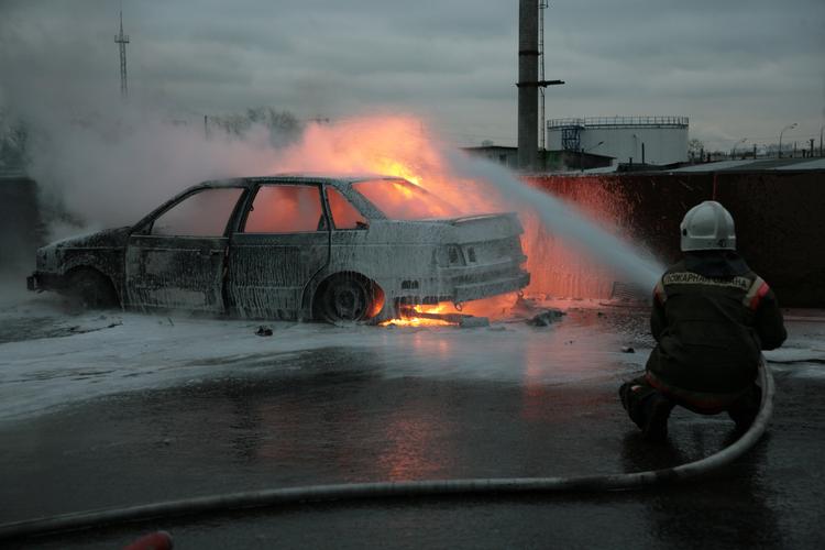 Появились подробности пожара в гаражном кооперативе на севере Москвы