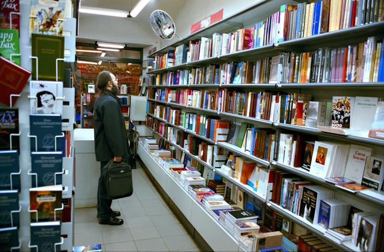 Жители Москвы в этом году стали покупать значительно больше юмористических книг