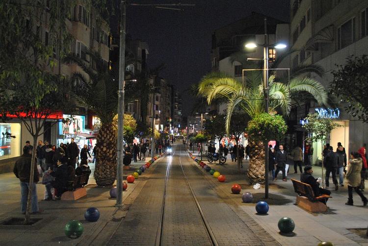 Саперы подорвали бесхозную сумку в центре Стамбула