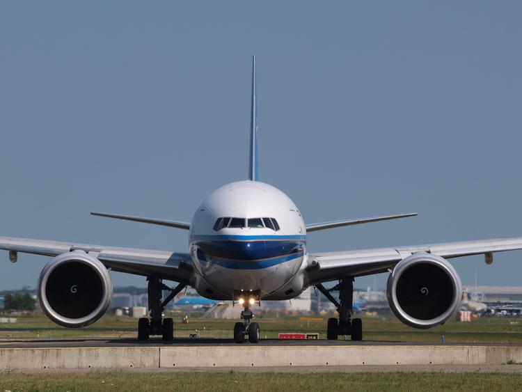 Самолет совершил экстренную посадку в Новосибирске из-за состояния пассажира