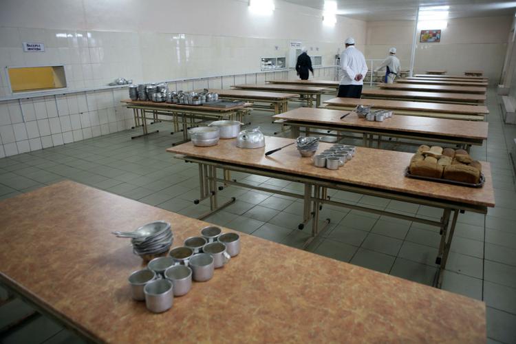 После обеда в московской столовой мигранты были госпитализированы с отравлением