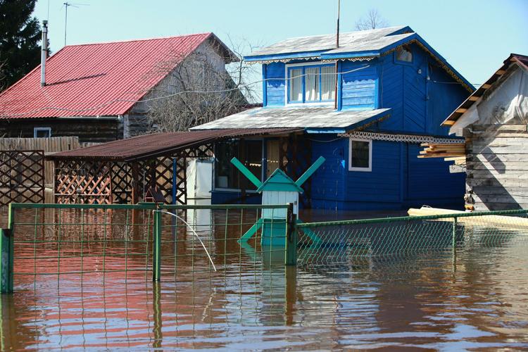В России из-за паводка подтоплено более 740 частных домов