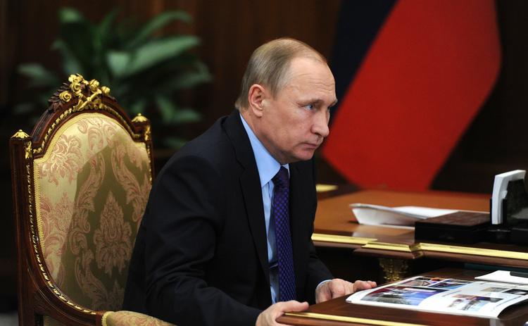 Путин заявил, что правительство РФ размышляет как можно поднять доходы граждан