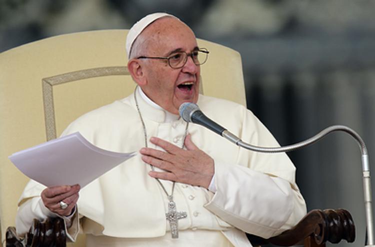 Папа римский заберет с Лесбоса 10 сирийских беженцев