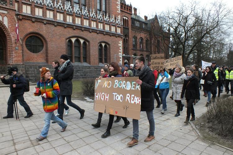 Испанию наводнят беженцы из Италии и Греции