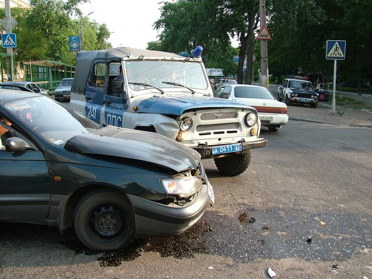 На Кубани произошло лобовое столкновение автомобилей, погиб человек