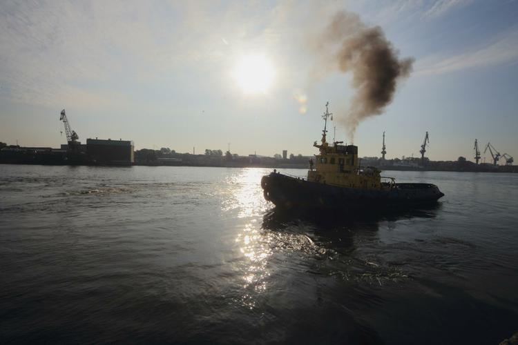 Российский танкер горит в Каспийском море