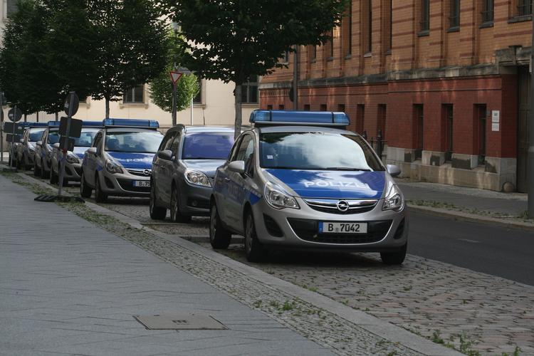 Лагерь мигрантов экстренно эвакуируют в Париже