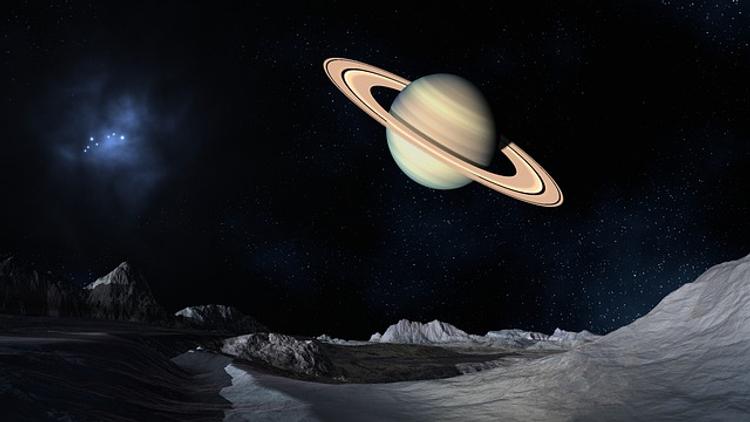 Таинственный гигантский объект скрывается за Сатурном