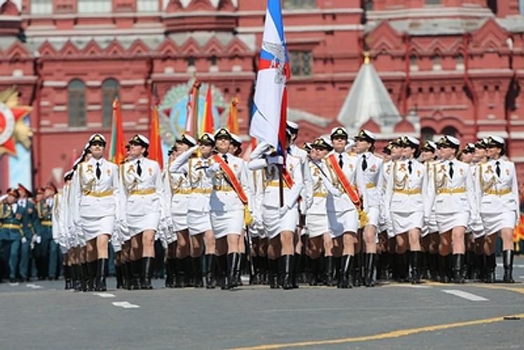 Британские СМИ: Москва пытается оглушить врага армией миниюбок
