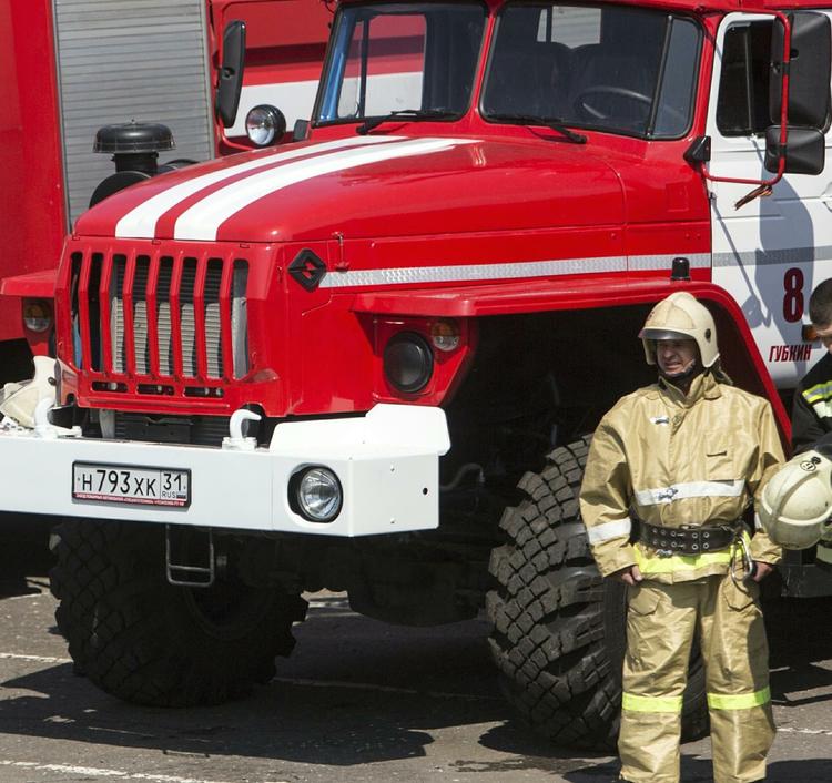 В Санкт-Петербурге горят пять этажей жилого дома