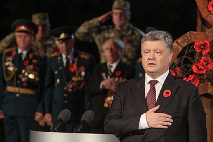 Порошенко: Украина остановила самую большую армию континента