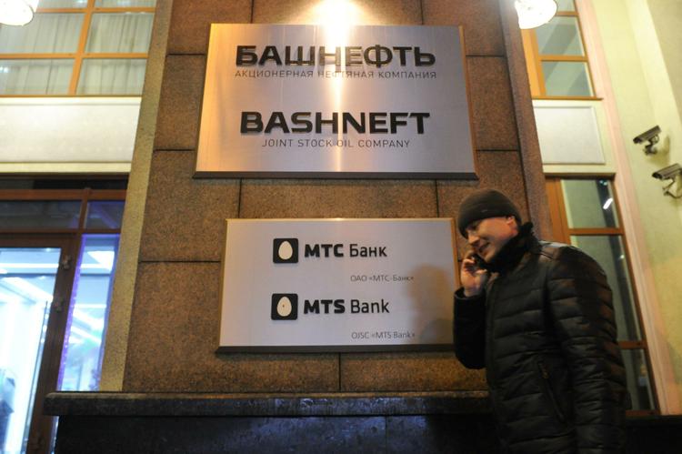 Продажа всей госдоли "Башнефти" официально разрешена Владимиром Путиным