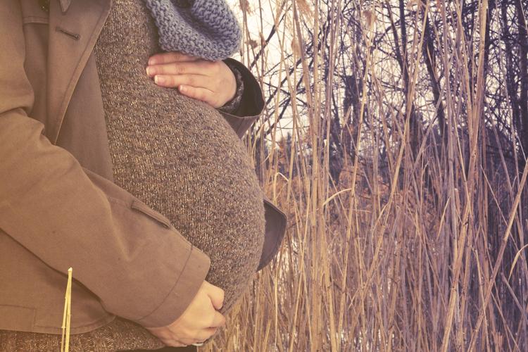 Коллекторы угрожали беременной жительнице Омска и ее детям