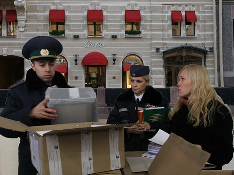 По контрабандному делу владельца Cartier обыскали заграничных фигурантов