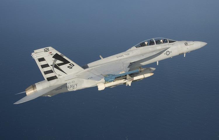 Два военных самолета F-18 разбились на востоке США