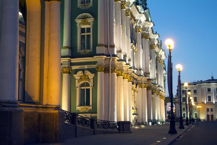 Жители Петербурга активно покупают шторы
