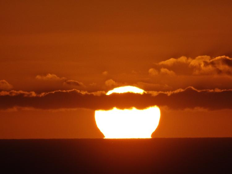 Коронарная дыра гигантских размеров обнаружена на Солнце