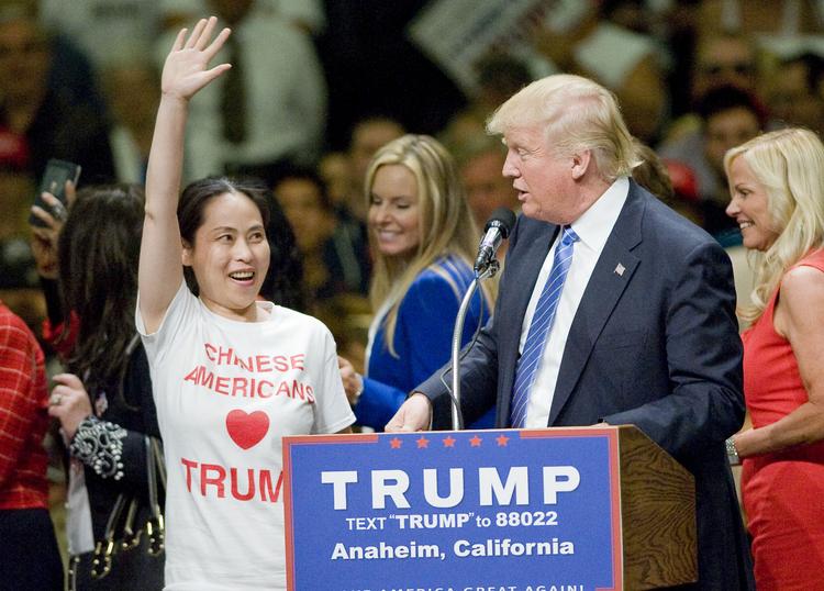 В Калифорнии произошло столкновение между сторонниками и противниками Трампа