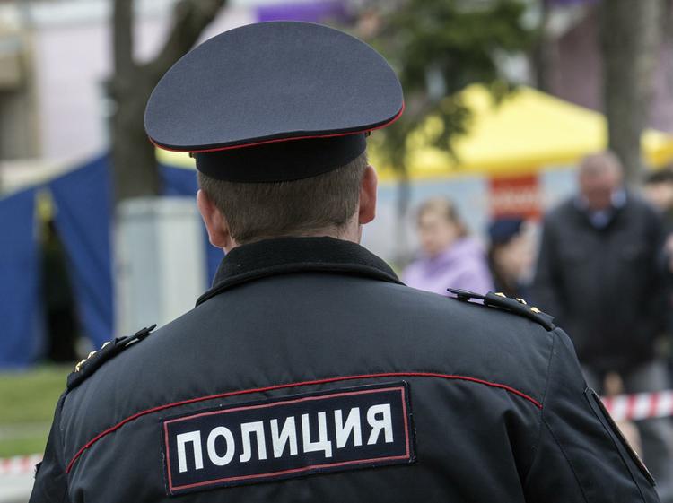 Человек, обстрелявший женщину в Москве, заблокировал дверь в свою квартиру