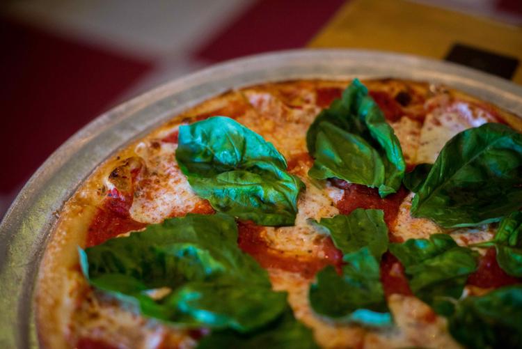 В Италии суд разрешил мужчине платить алименты жене пиццей