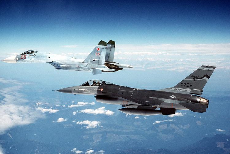 Латвия "засекла" четыре российских военных самолёта в небе над Балтикой
