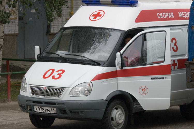 Грузовик и пассажирский микроавтобус столкнулись в Москве