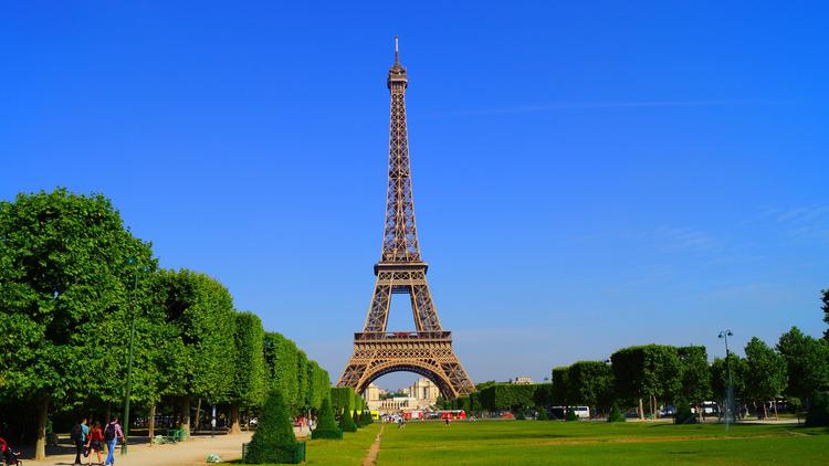 В Париже снесут "Стену мира" из-за Евро-2016