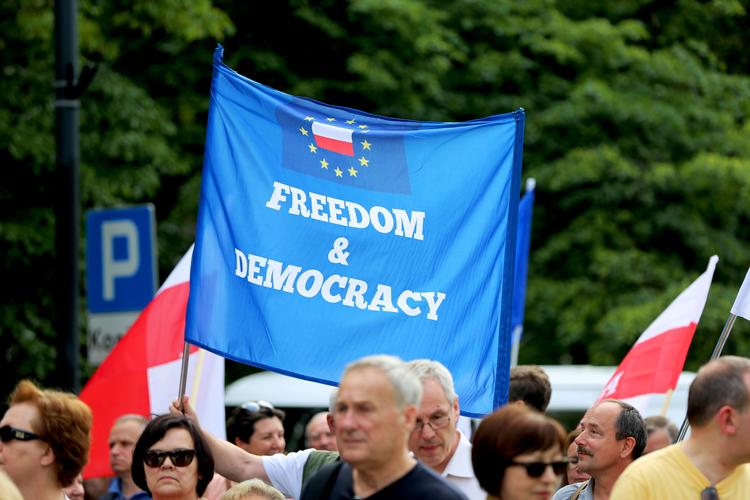 Ник Кларк: «Нежные отношения Польши и Евросоюза подошли к концу»