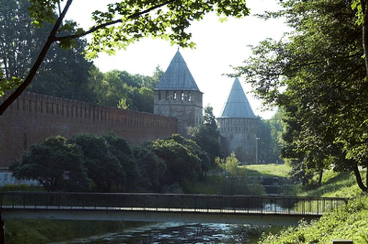 Вопрос о выделении денег на ремонт Смоленской крепостной стены решается в Москве
