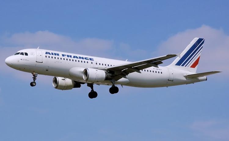 Сотрудники Air France бастуют - им не хватает денег
