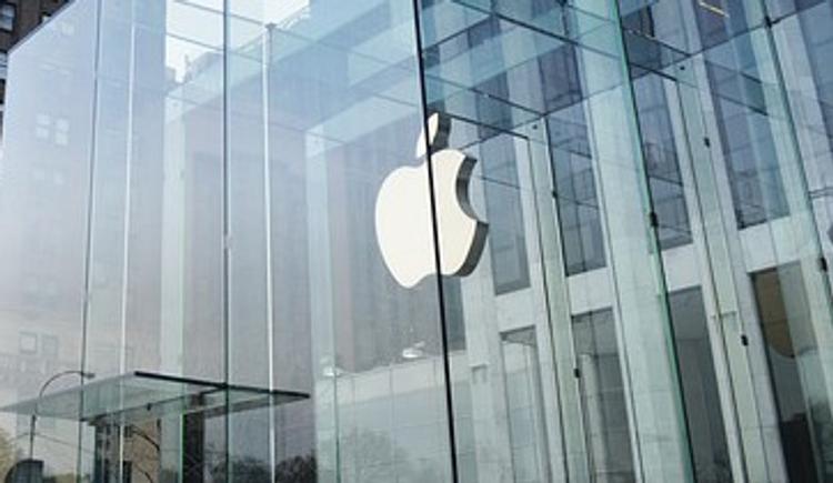 Любители Apple избили в московском магазине продавца и хотели украсть технику