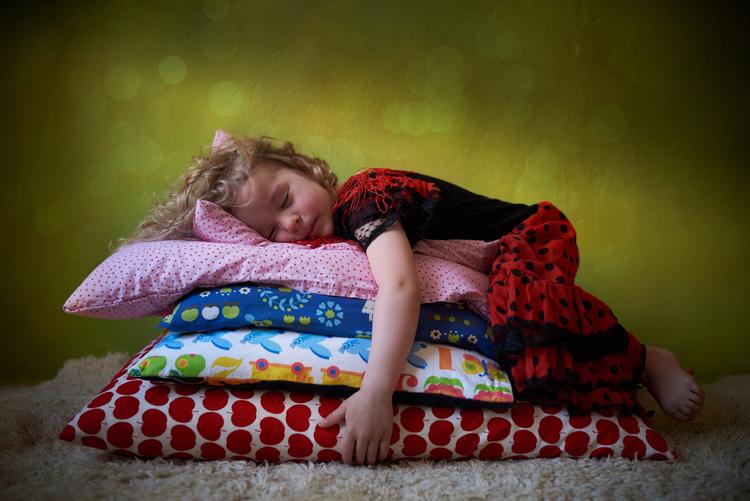 Ученые: чтобы избавиться от бессонницы, нужно меньше спать
