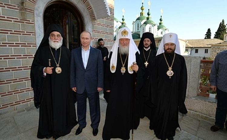 Патриарх Кирилл молится о душах погибших в Карелии детей