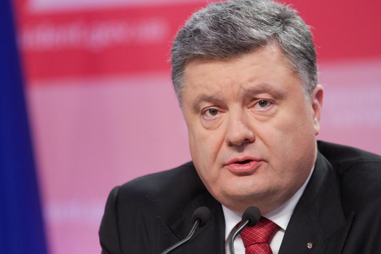 Петр Порошенко: изменить Конституцию и провести выборы Киеву мешает Россия